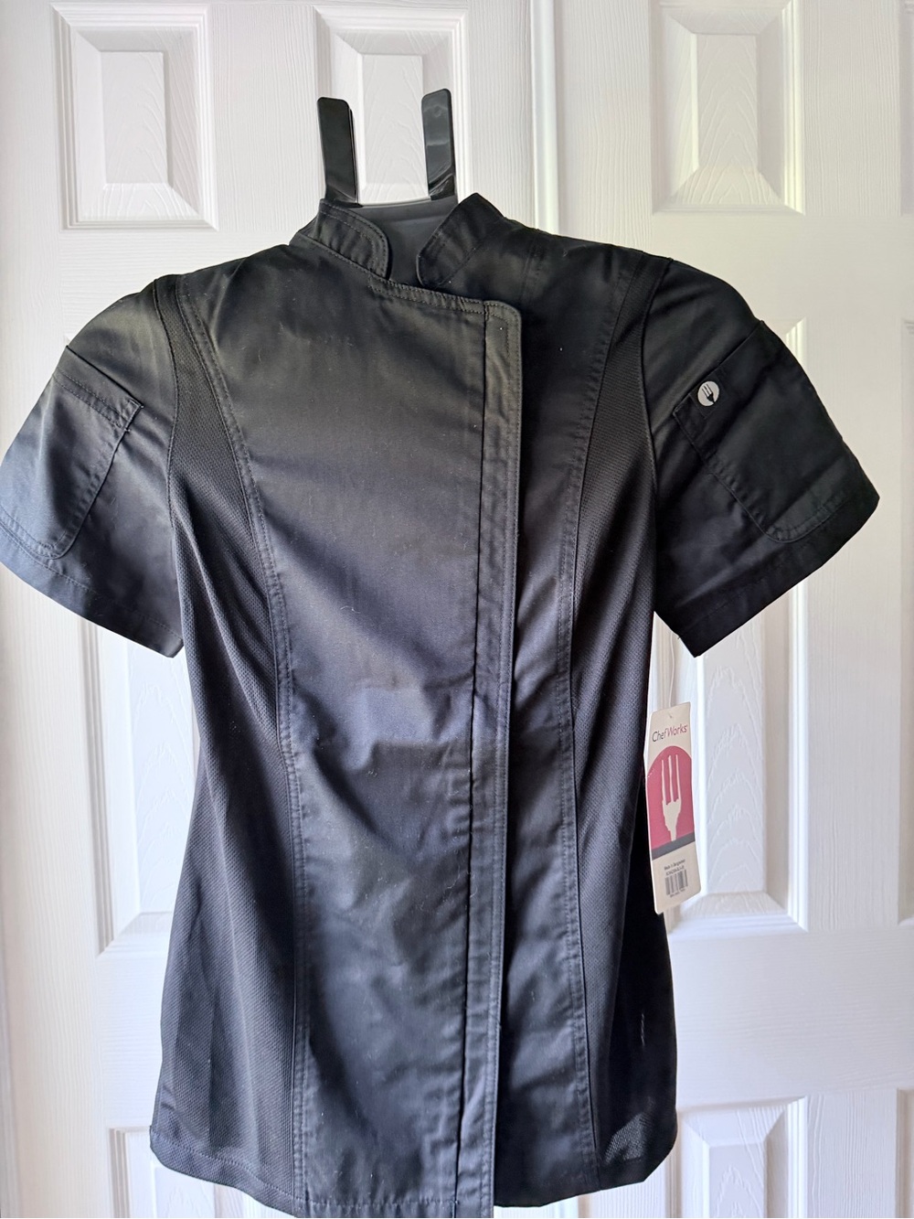 Women's Black Short-Sleeve Tunic Top - Modern Culinary Style